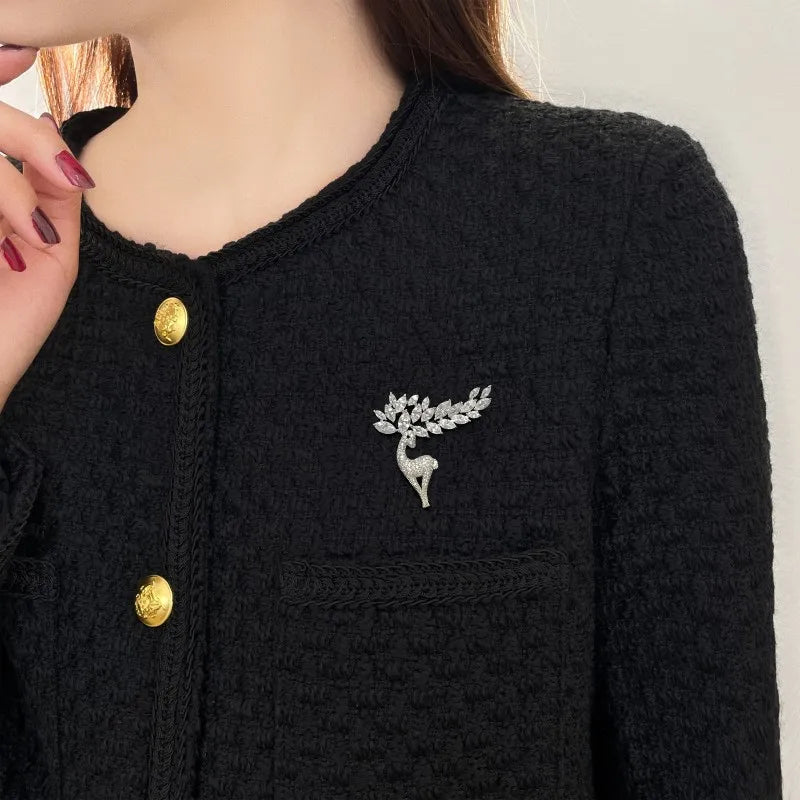 Fashion Full of Rhinestone Sika Deer Brooch Pin for Women Men Gold Plated Silver Color Crystal Animal Christmas Jewelry Gifts