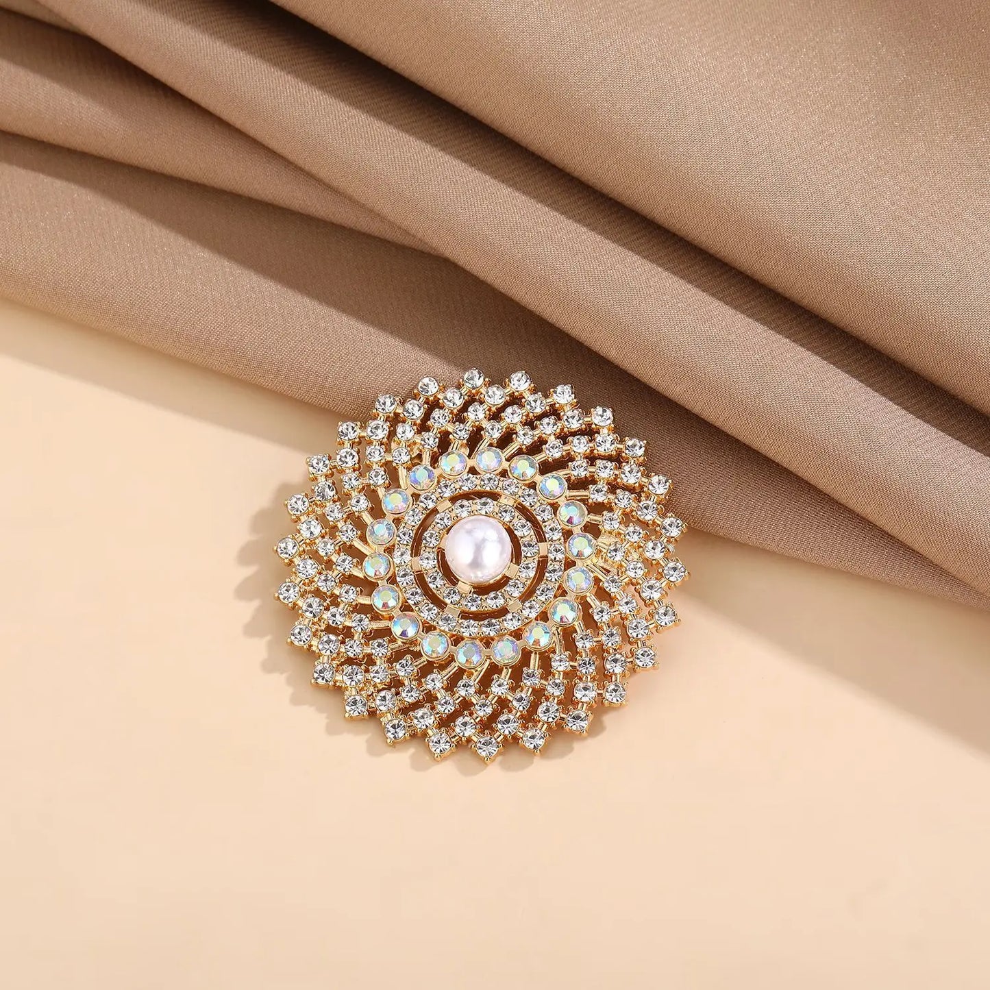 Elegant Women's Flower Brooch Rhinestone Sun Shape 2-Colors Lapel Pin Luxurious Versatile Accessory Pearl Design for Coats Suits