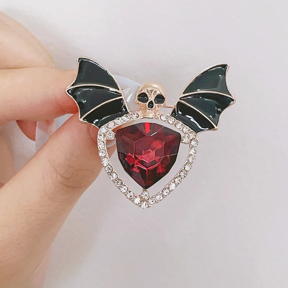 Halloween Enamel Bat Skull Brooches for Women Men Gothic Retro Wings Lapel Pin Fashion Clothing Corsage Jewelry Accessories Gift