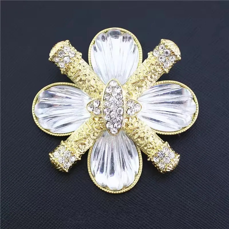 Luxury Vintage Court Cross Brooch Baroque Openwork Shiny Crystal Pearl Pin Men's and Women's Metal Enamel Jewelry Gifts