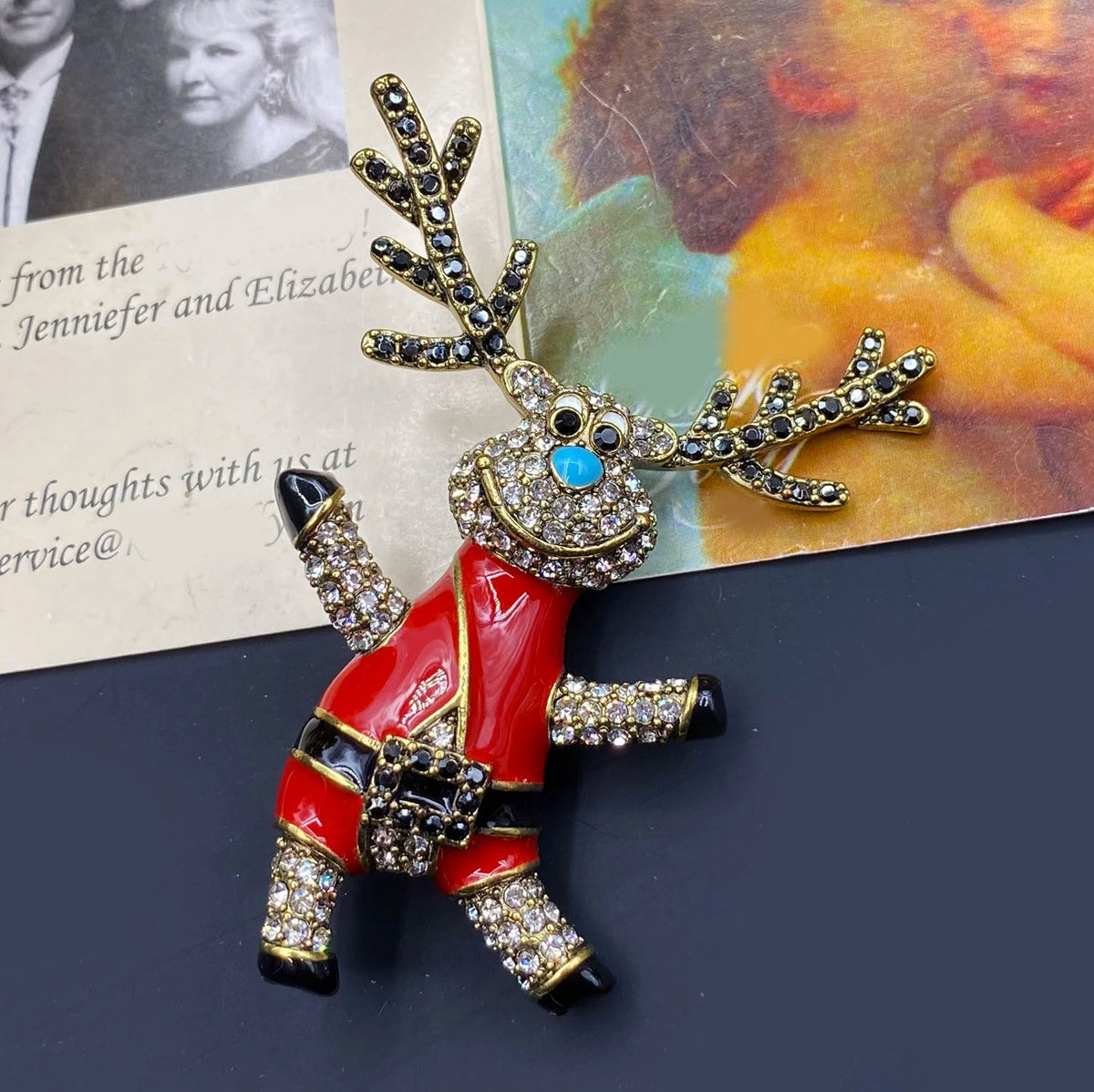 Classic Baroque Style Heavy Industry Crystal Castal Castle Carriage Brooch For Women Vintage Rhinesone Clock Pin Badges