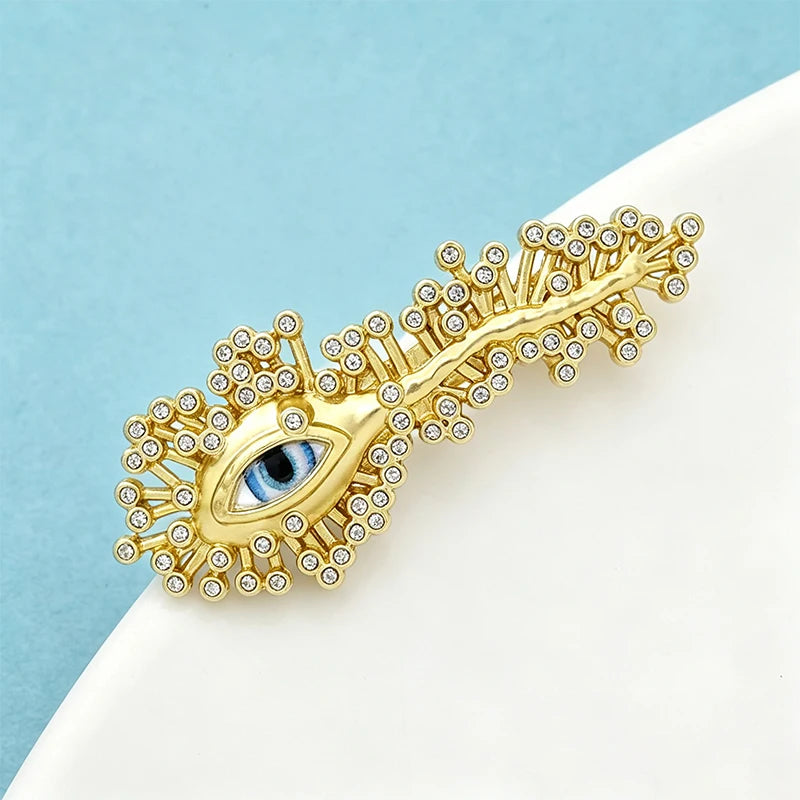 Wuli&baby Charming Artistic Eye Brooches For Women Unisex Luxury Rhinestone Love Eyes Office Party Brooch Pin Gifts