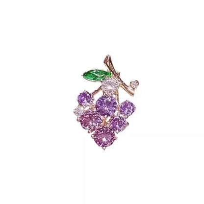 Lovely Grape Brooch for Men Women Exquisite Purple Green Grape Fruit Pins Trendy Accessories Party Summer Holiday Gift 2024