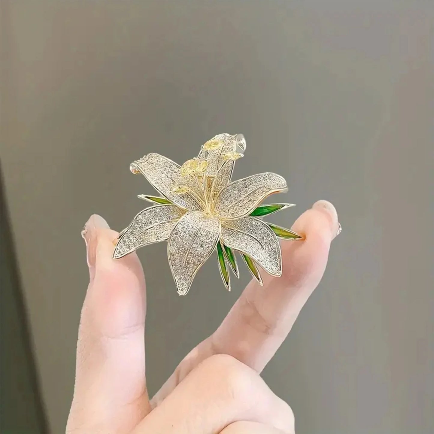 Luxurious Lily Flower Brooch Elegant and Simple Style Versatile Pin Collar Fashionable Accessory