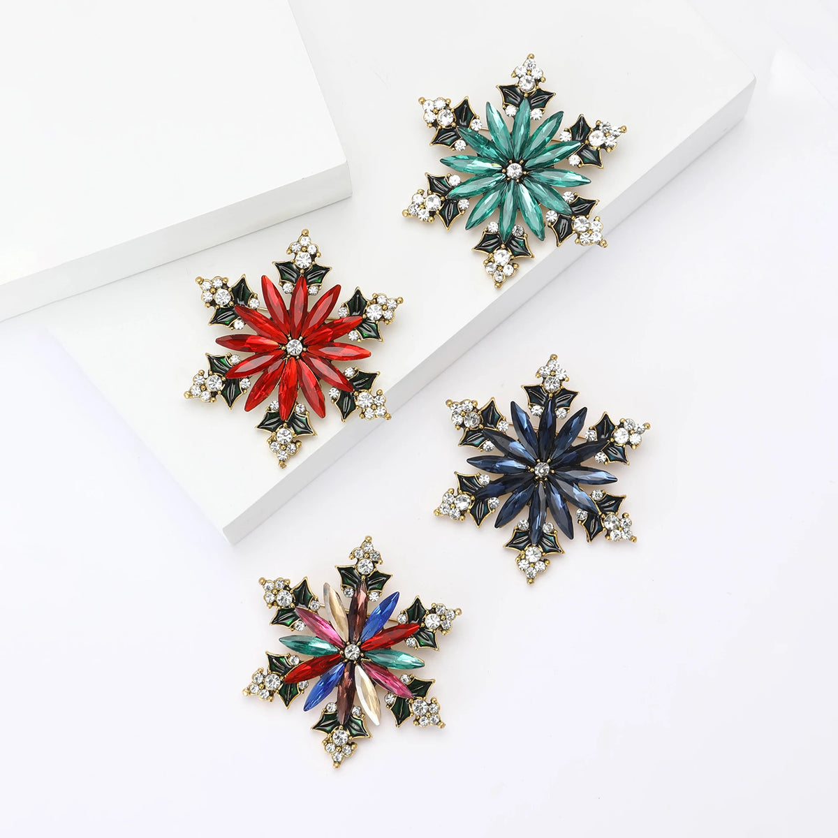 Christmas Rhinestone Snowflake Brooches for Women Unisex Pearl Flower Pins Office Party Friend Gifts Jewelry Accessories