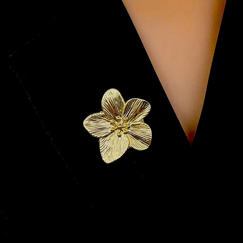 Women Large Statement 3D Layered Golden Flower Brooch Bold Retro Statement Elegant Collar Accessory For Party Wedding Daily Wear