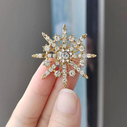 Luxury Full Rhinestone Eight-Pointed Star Brooches For Women Lady Sweet Shiny Crystal Snowflake Alloy Brooch Party Jewelry Gifts