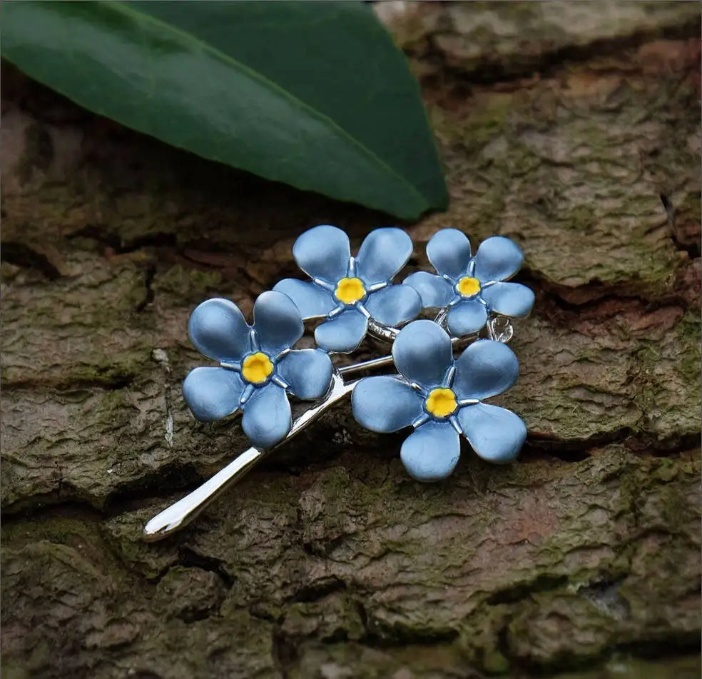Beaut&Berry Trendy Forget Me Not Blue Flower Brooches for Women Unisex Enamel Plant Pins Casual Party Accessories Gifts Friends