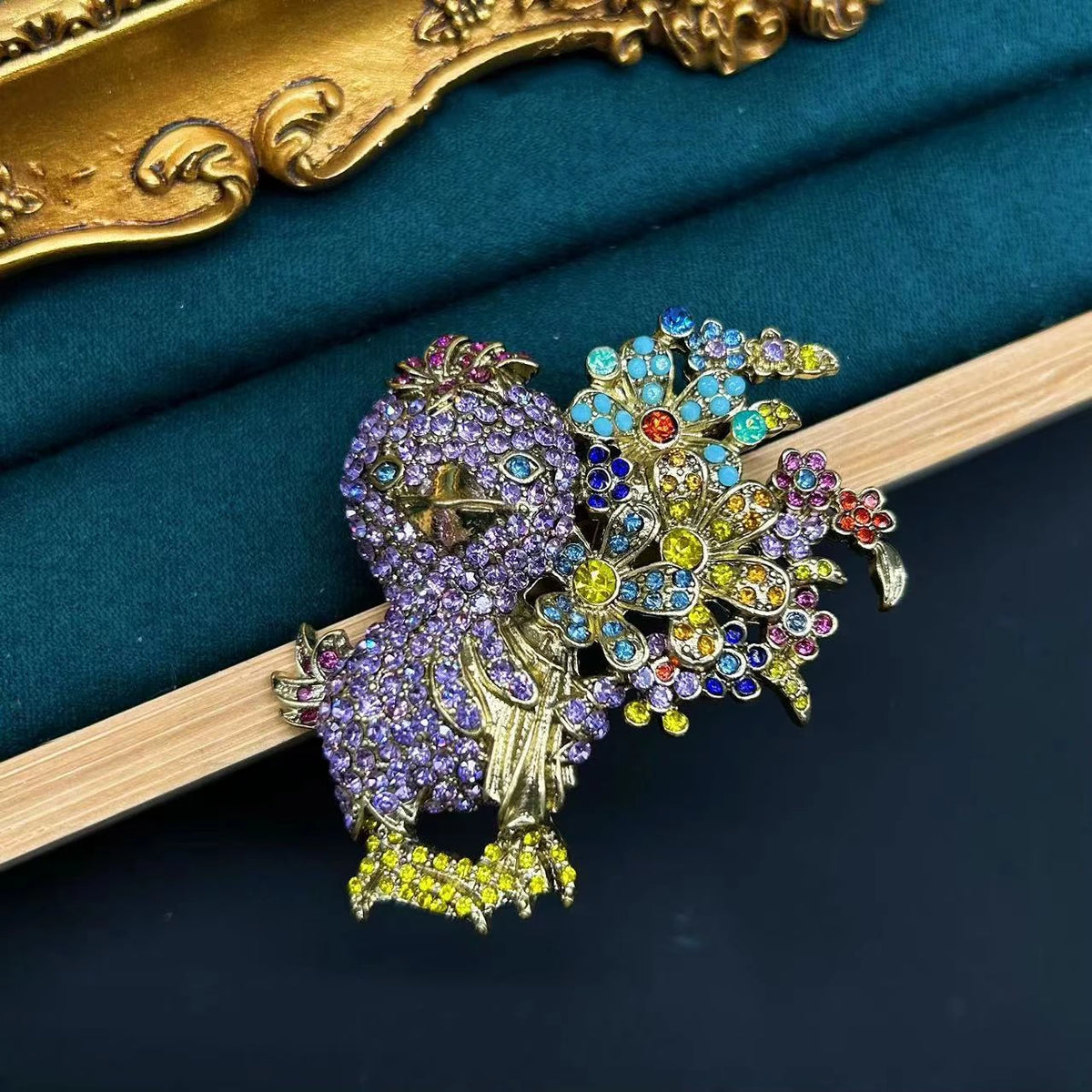 Women Men Medieval Palace Style Classic Heavy Industry Rhinestone Brooches Badges Retro Baroque Rabbit Duck Crystal Unisex Pins