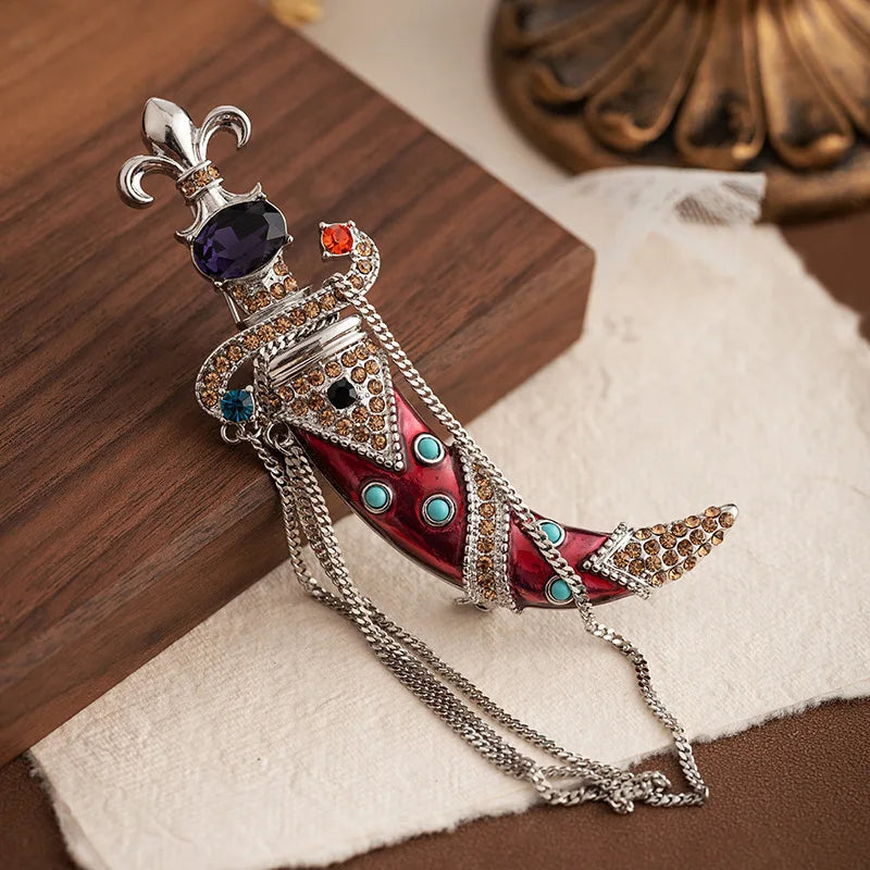Vintage Women Men Crystal Antique Chains Badges Fashion Middle Design Palace Style Drip Oil Brooches Pines Buckles