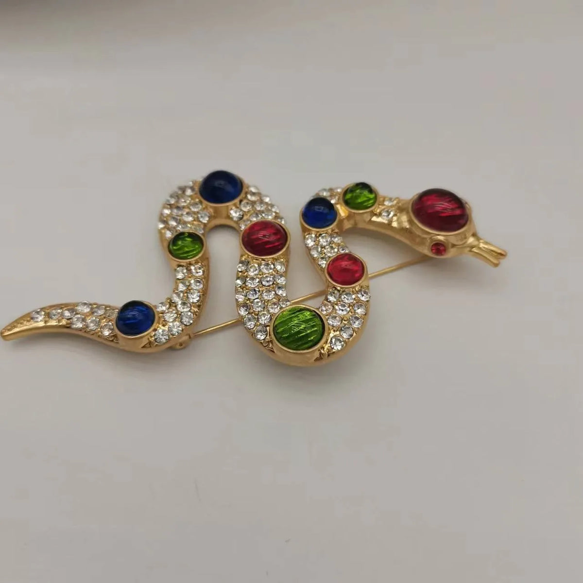 SKEDS Women Men Fashion Exquisite Colorful Rhinestone Snake Brooch Pin Elegant Lady Crystal Shining Animal Badges Corsages