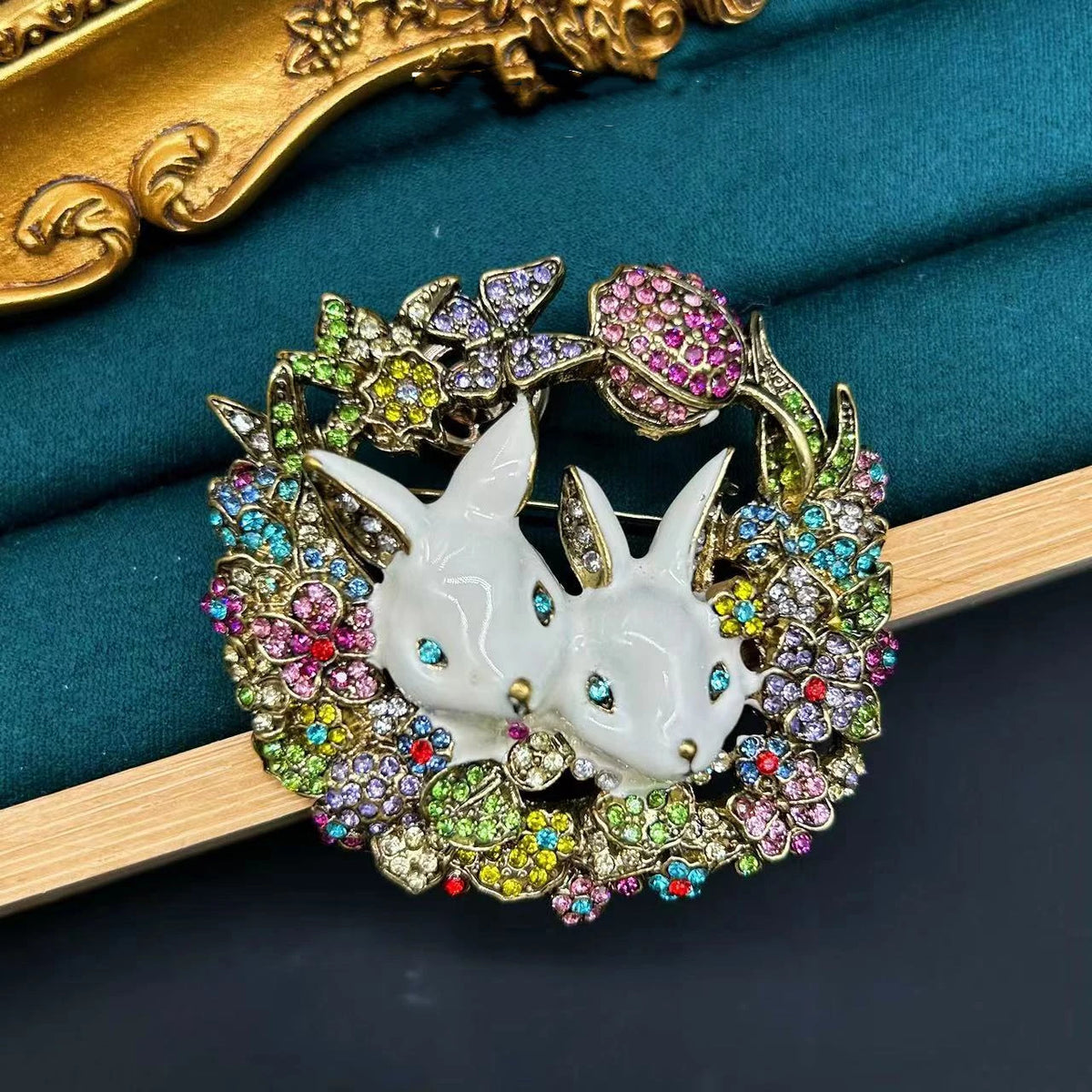 Women Men Medieval Palace Style Classic Heavy Industry Rhinestone Brooches Badges Retro Baroque Rabbit Duck Crystal Unisex Pins