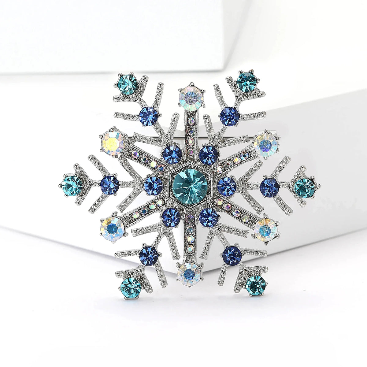 Christmas Rhinestone Snowflake Brooch for Women Unisex Pearl Ice Crystal Pin Event Party Backpack Decoration Clothes Accessories