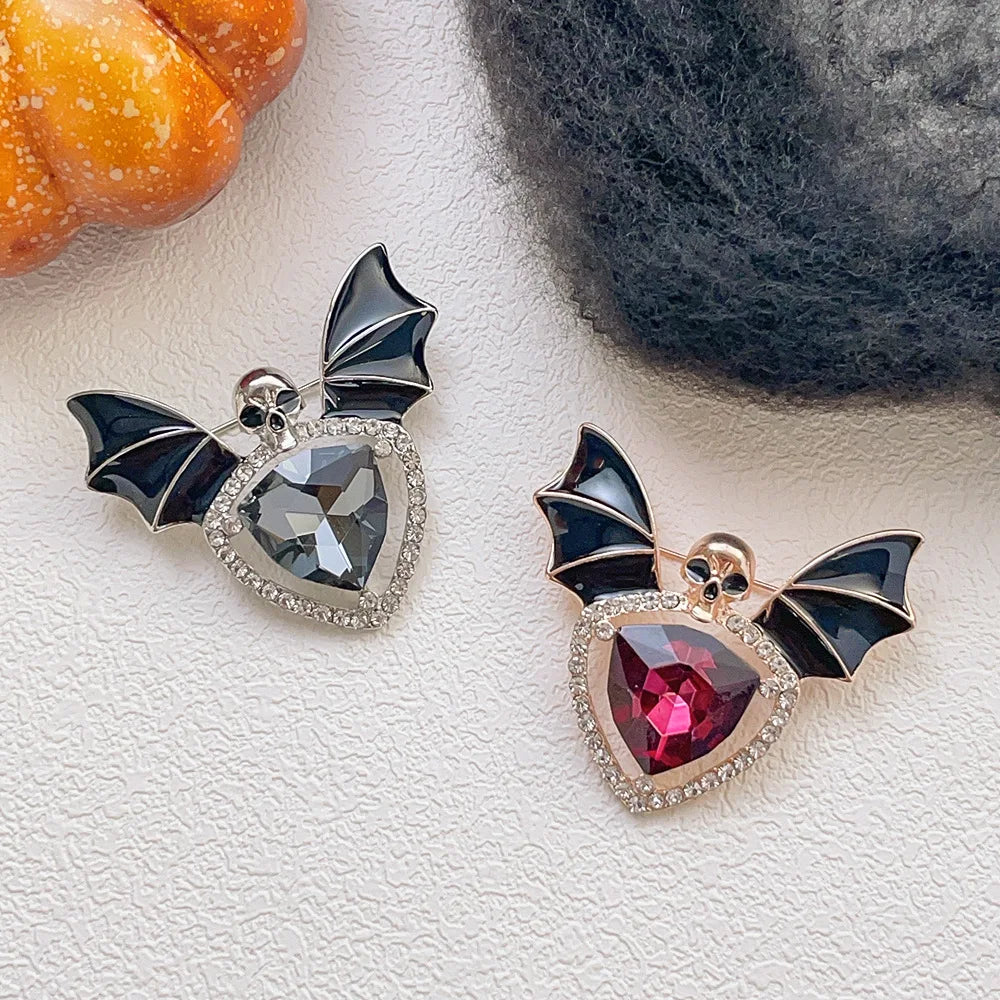 Halloween Enamel Bat Skull Brooches for Women Men Gothic Retro Wings Lapel Pin Fashion Clothing Corsage Jewelry Accessories Gift