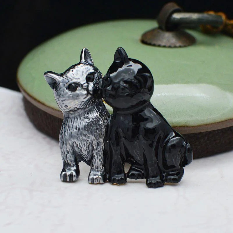 New Women's Fashion Bicolor Cat Breast Pin Cute Retro Versatile Animal Pin Coat Accessories Jewelry Gift Wholesale