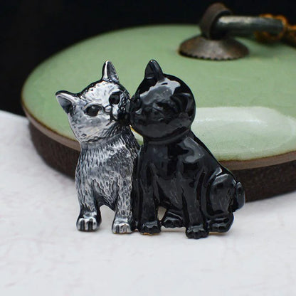 New Women's Fashion Bicolor Cat Breast Pin Cute Retro Versatile Animal Pin Coat Accessories Jewelry Gift Wholesale