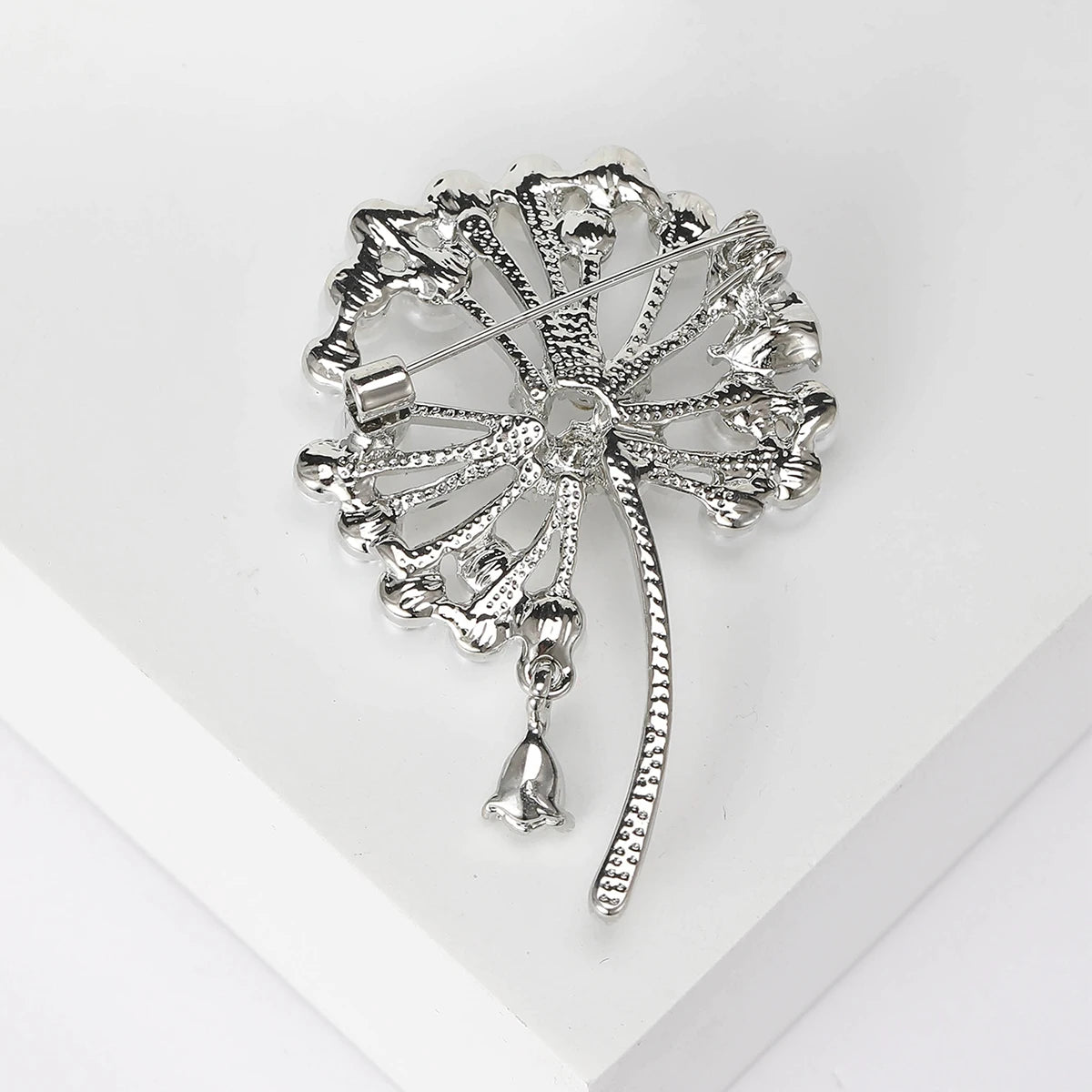 Beaut&Berry Classic Rhinestone Dandelion Brooches for Women Pearl Plant Pins Casual Party Accessories Gifts Friends Decoration