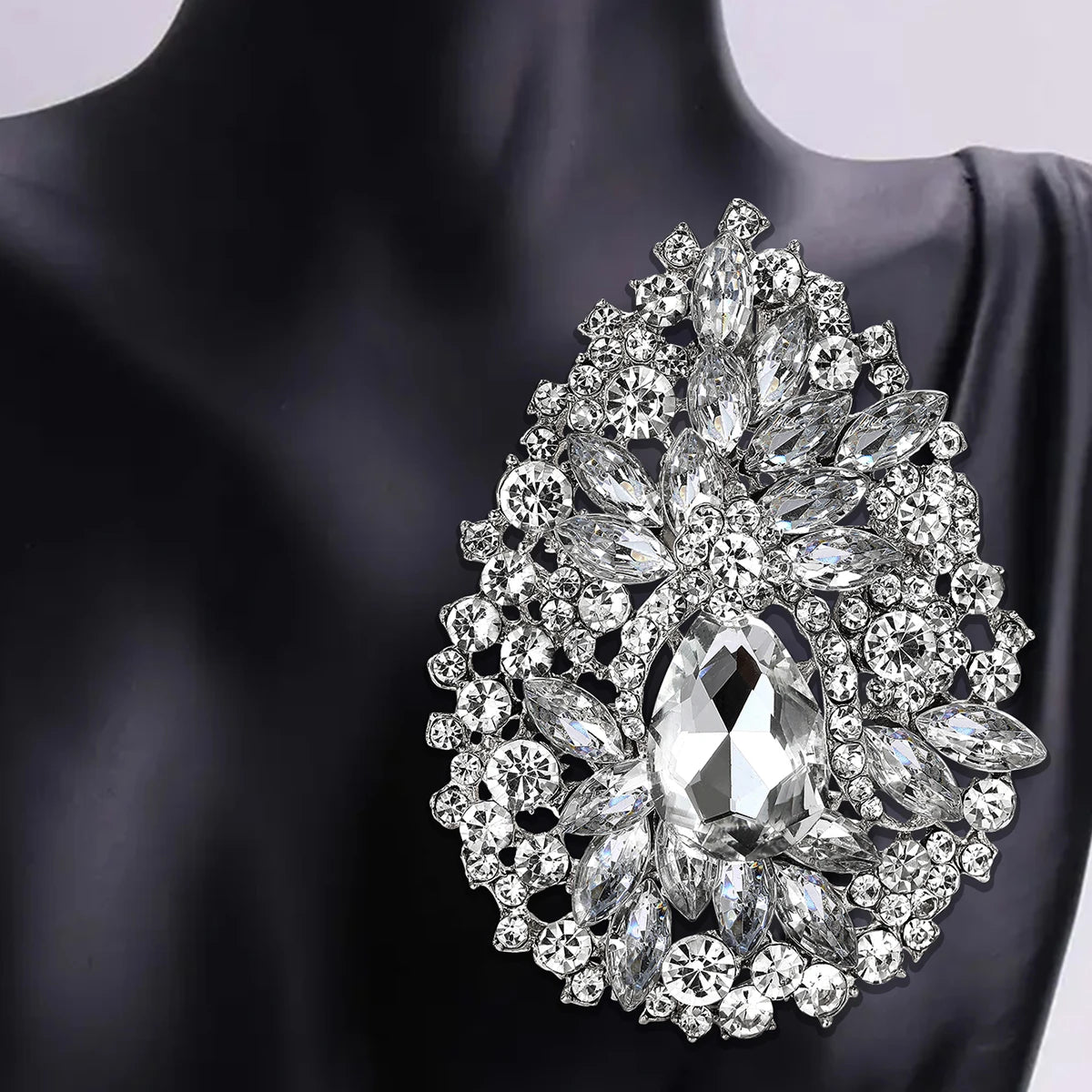Beaut&Berry Luxury Crystal Flower Brooches for Women Unisex Water Drops Pins Friends Party Gifts Banquet Jewellery Accessories