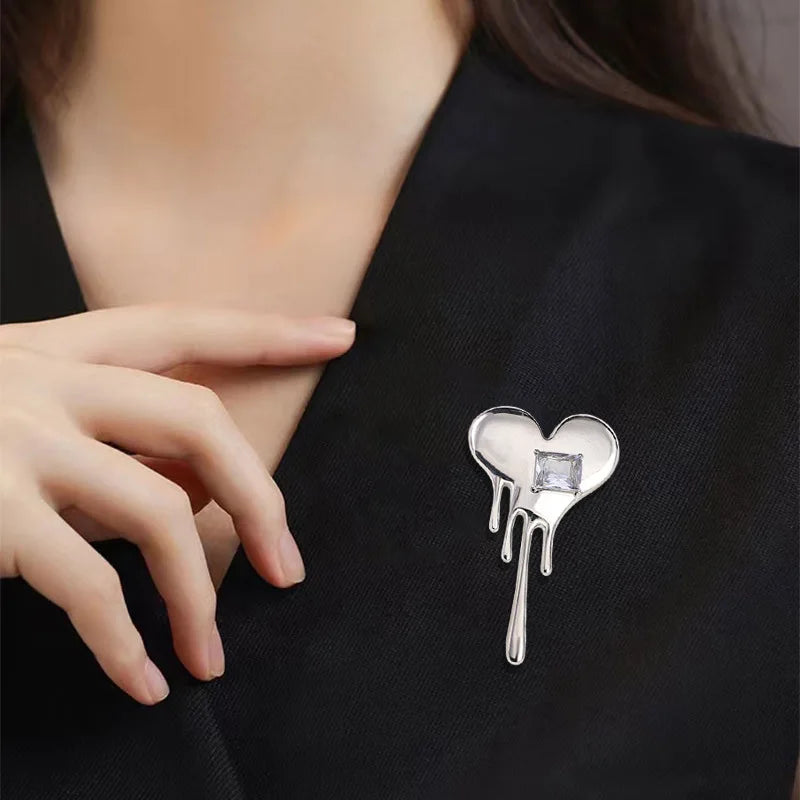 Fashion Simple Alloy Melting Heart Brooches For Women Unisex Crystal Square Enamel Love Heart Brooch Pins Casual Jewelry Gifts