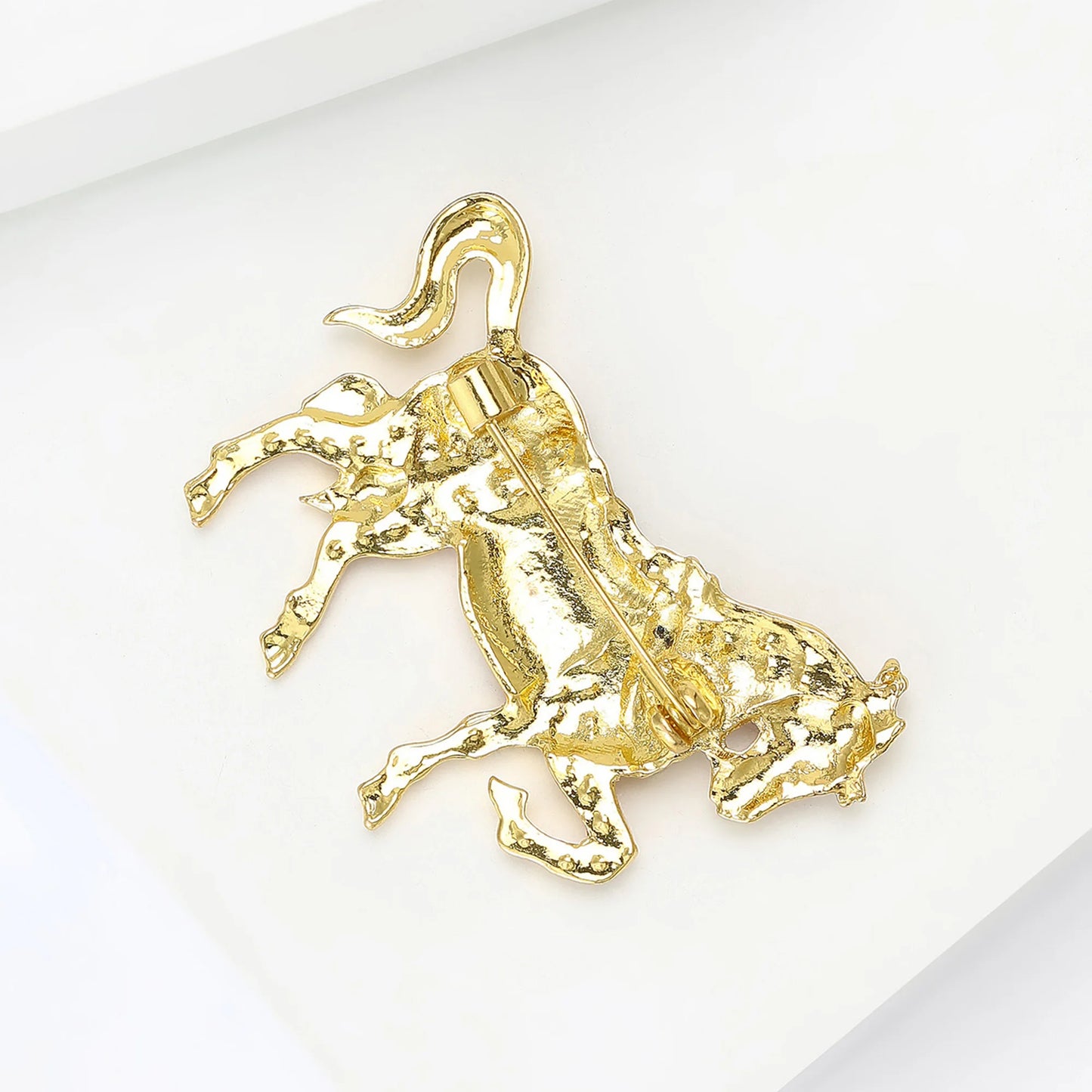 Beaut&Berry Classic Enamel Horse Brooches for Women Zodiac Animal Pins Casual Party Accessories Luxury New Year Gifts Friends