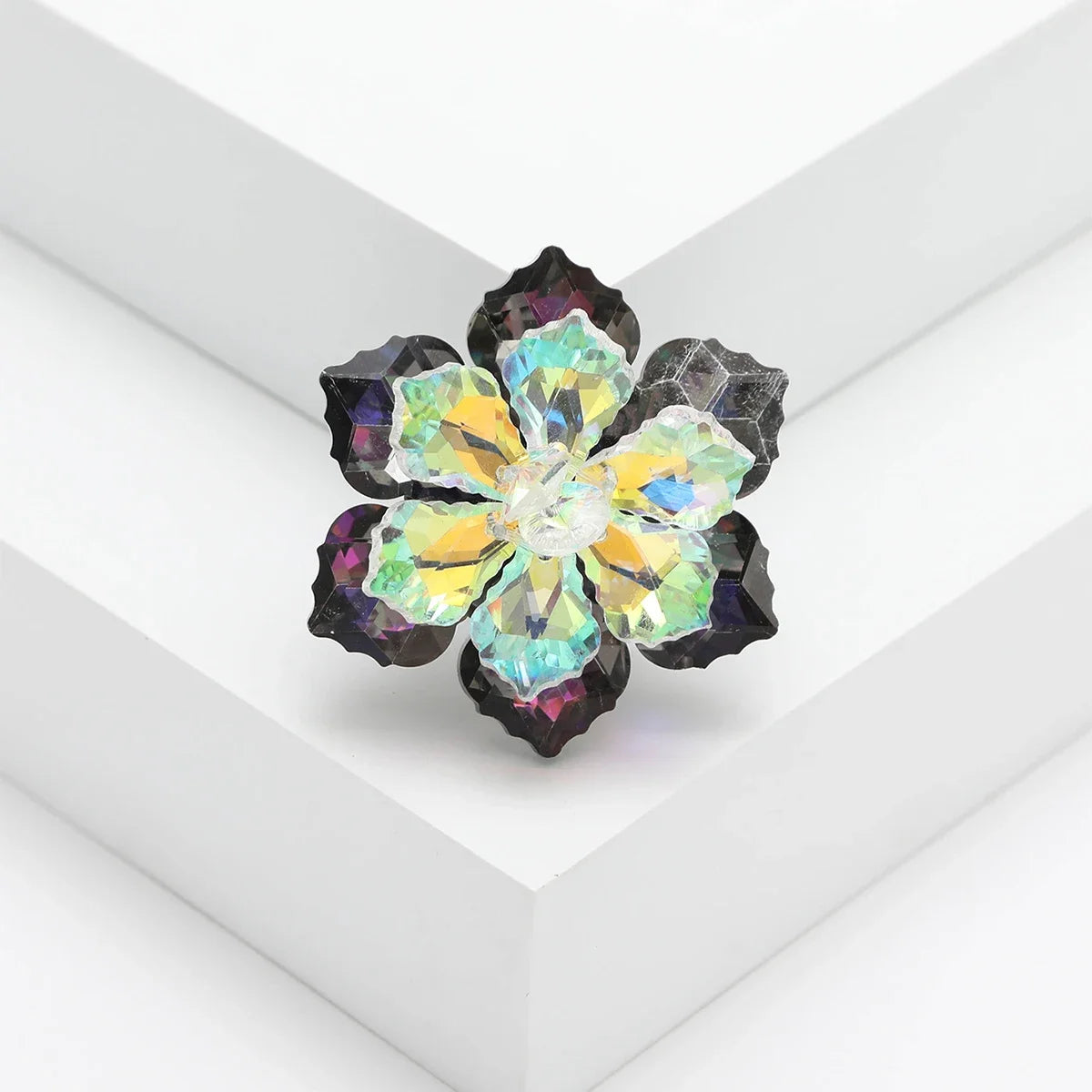Luxury Sparkling Crystal Flower Brooches for Women Unisex Plant Pins Event Party Backpack Gifts Decoration Clothes Accessories
