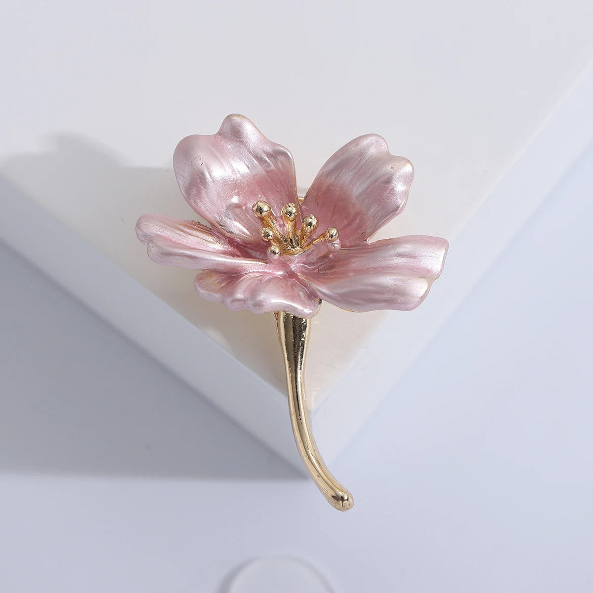 Luxury Pearl Enamel Flower Brooches for Women 4-color Botanical Pins Elegant Casual Accessories Perfect Gifts