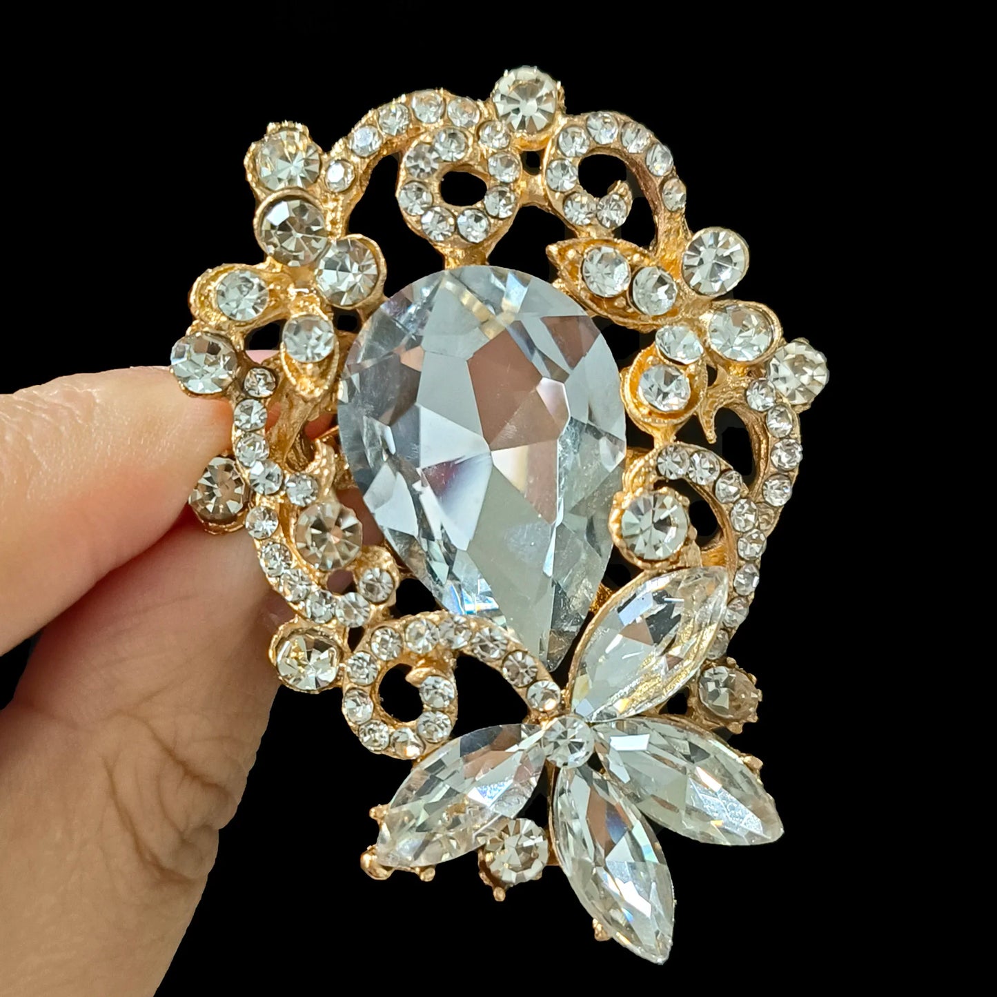 Beaut&Berry Luxury Crystal Glass Flower Brooches for Women Unisex Rhinestone Pins Casual Party Jewelry Accessories Gifts