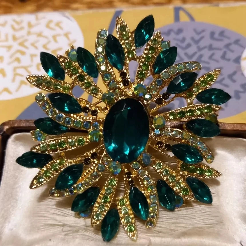 SKEDS Full Crystal Shining Boutique Flower Brooch Badges For Women Exaggerated Exquisite Decoration Pin Accessories