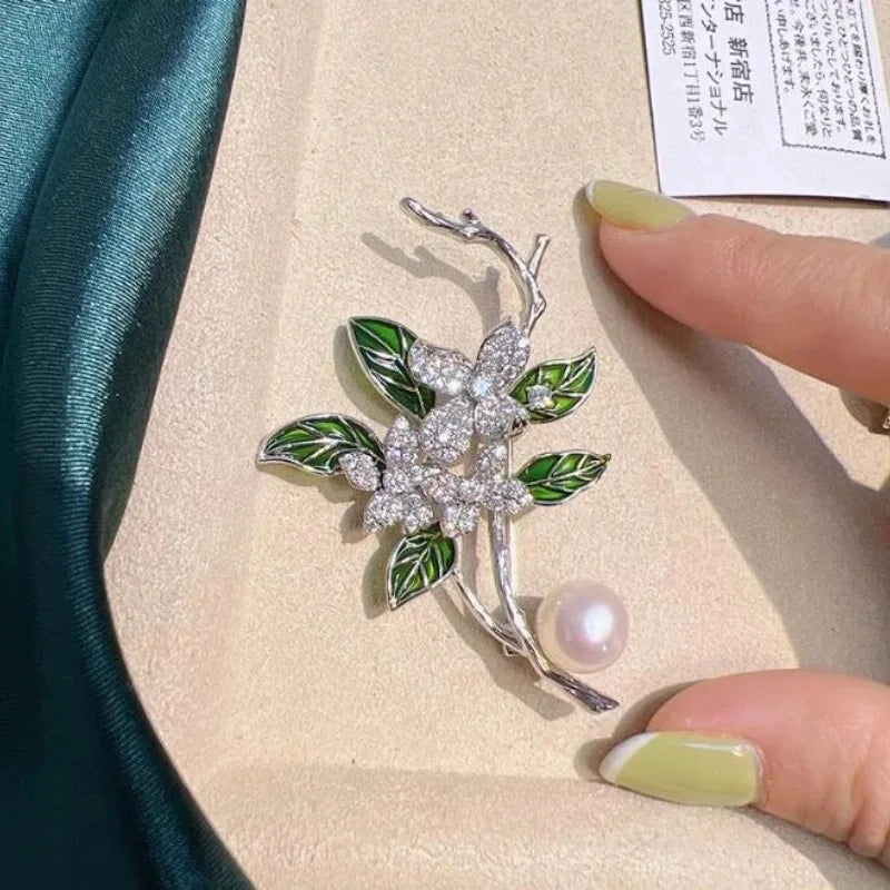 Green Leaf Gardenia Brooch Pearl Crystal Rhinestone Flower Lapel Pin For Women Wedding Party Dress Corsage Fashion Jewelry