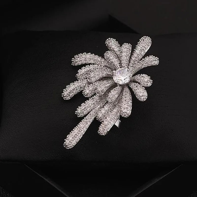Luxury Firework Shape Full Rhinestone Brooch For Women Shiny Cubic Zirconia Starburst Pin Elegant Suit Coat Dress Accessory Gift