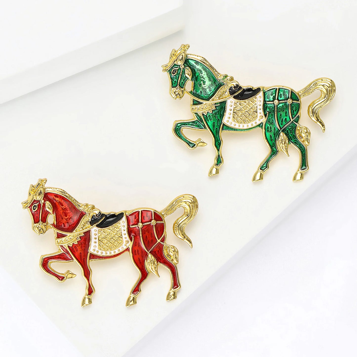 Beaut&Berry Classic Enamel Horse Brooches for Women Zodiac Animal Pins Casual Party Accessories Luxury New Year Gifts Friends