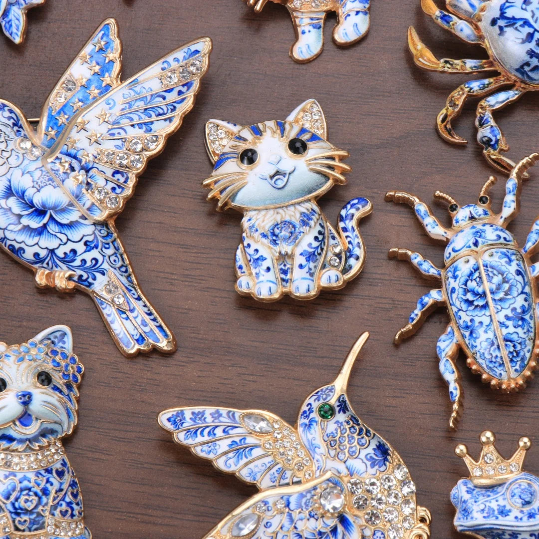 Chinese-style Blue-and-White Porcelain Pattern Brooches for Men and Women, Featuring Insect, Animal, Plant, and Floral Designs