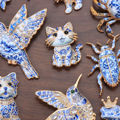 Chinese-style Blue-and-White Porcelain Pattern Brooches for Men and Women, Featuring Insect, Animal, Plant, and Floral Designs