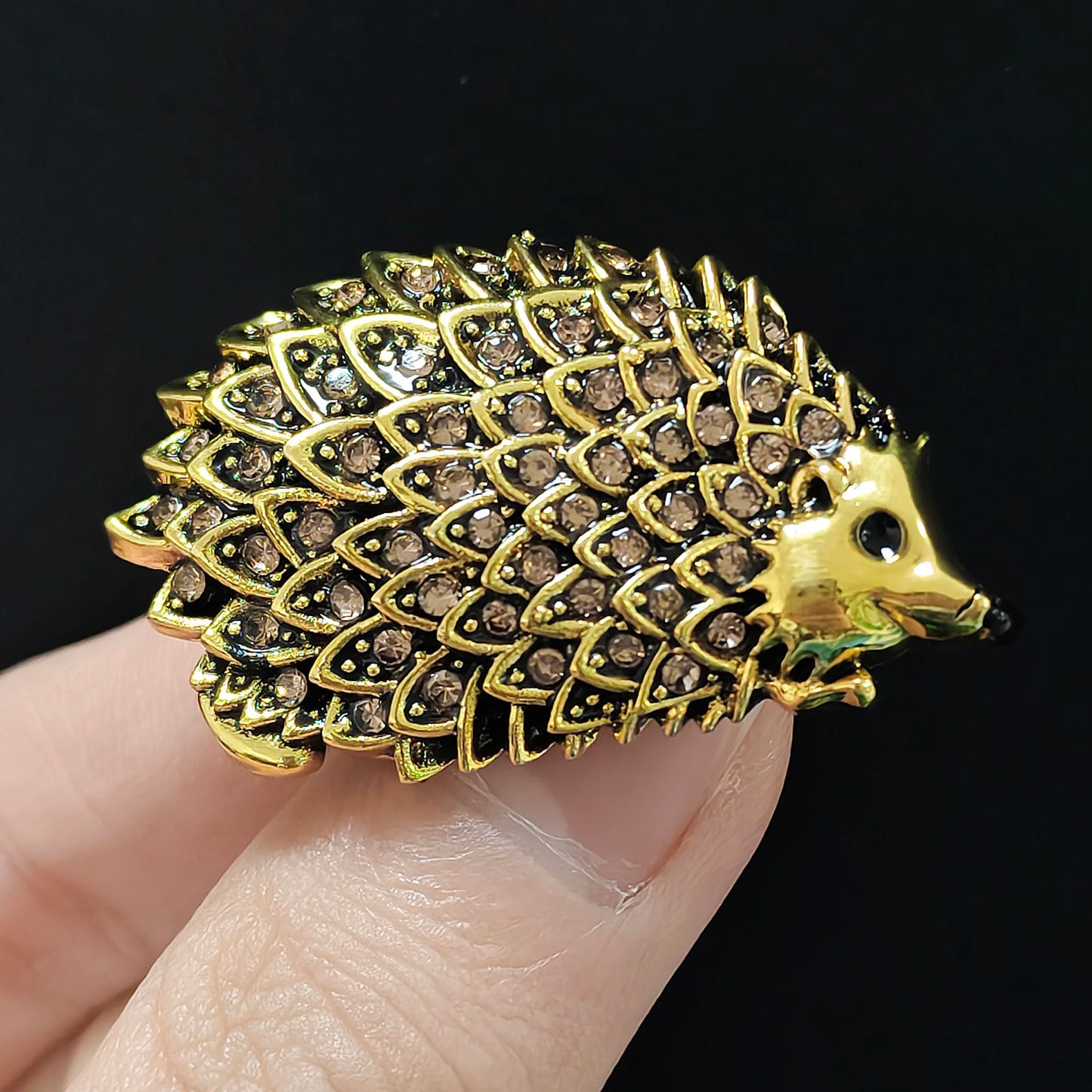 Beaut&Berry Classic Rhinestones Hedgehog Brooches for Women Unisex Animal Pins Casual Party Accessories Gifts Friend Decoration