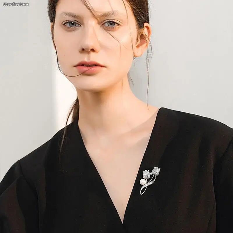 1pc Luxury New Tulip Flower Brooch Elegant Design Sense Rose White Stone Jewelry Collar Pin Jewelry
