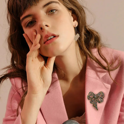 Luxury Sparkling Rhinestone Bow Brooch for Women Men Crystal Bowknot Pins Office Party Friend Jewelry Accessories Gifts