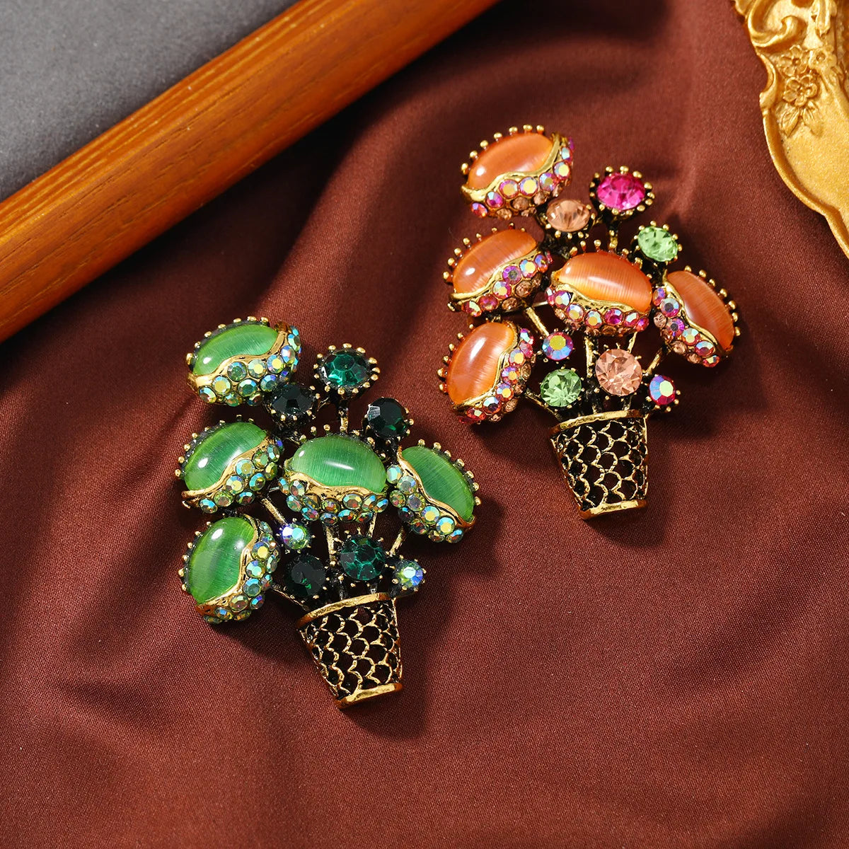 Creative Vintage Rhinestone Flower Brooches For Women Men Fashion Opal Stone Cactus Bouquet Brooch Lapel Pin Office Jewelry Gift