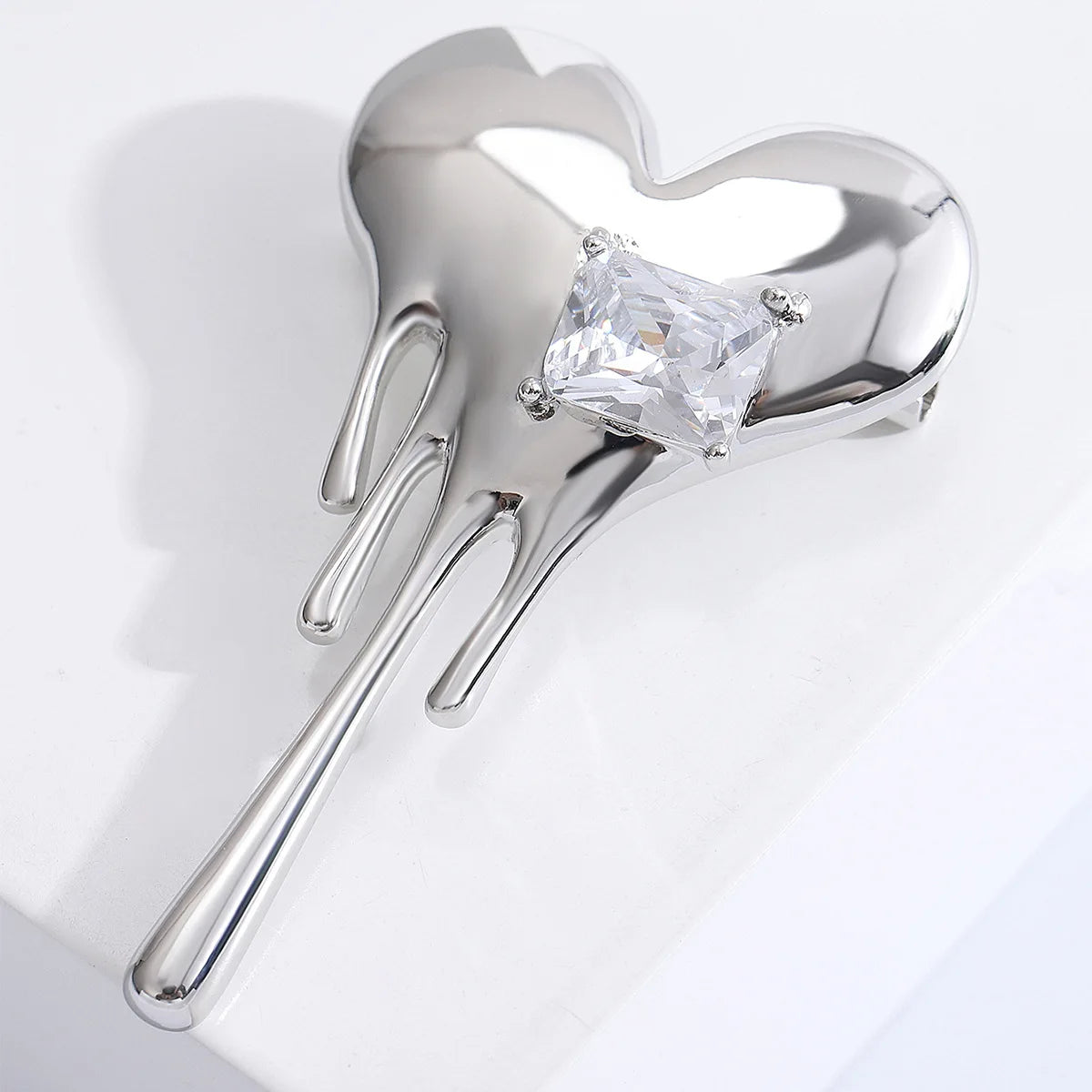 Fashion Simple Alloy Melting Heart Brooches For Women Unisex Crystal Square Enamel Love Heart Brooch Pins Casual Jewelry Gifts