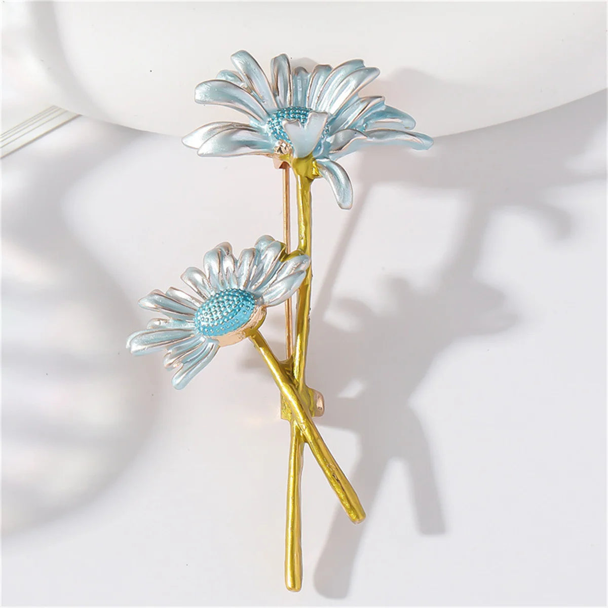 Elegant Enamel Daisy Brooch Pin Sweet Retro Y2K Jewelry Accessories Romantic Trend Daily Decoration Party Charm Trend Gift 2025