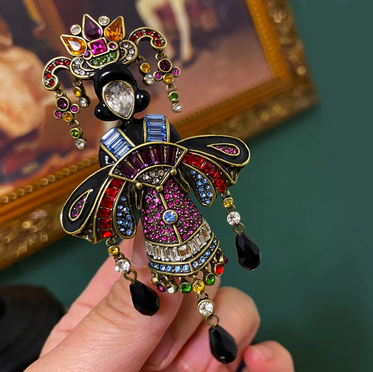 Classic Baroque Style Heavy Industry Crystal Castal Castle Carriage Brooch For Women Vintage Rhinesone Clock Pin Badges
