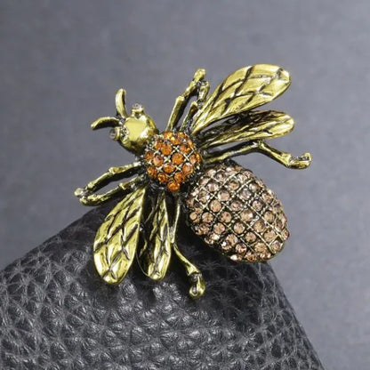 Luxury Crystal Bee Brooch Vintage Rhinestone Insect Pin Fashion Elegant Badges For Women Exquisite Jewelry Gift