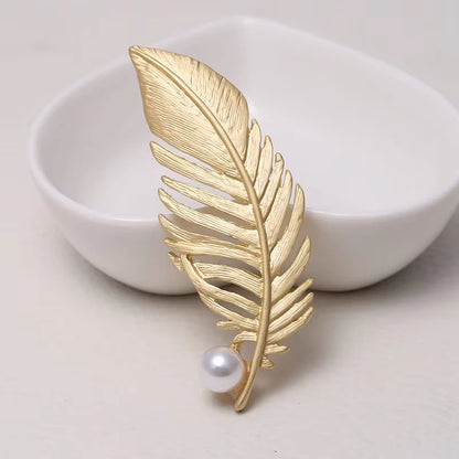 SKEDS Women Men Fashion Exquisite Crystal Feather Pearl Brooch Pin Elegant Classic Lady High-end Badges Accessories Gift