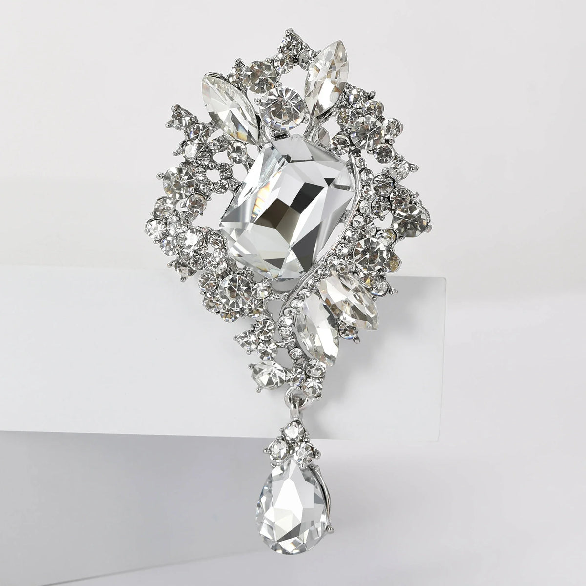 Crystal Glass Pendant Brooches for Women Unisex Rhinestone Flower Pins Banquet Party Backpack Gifts Jewelry Accessories