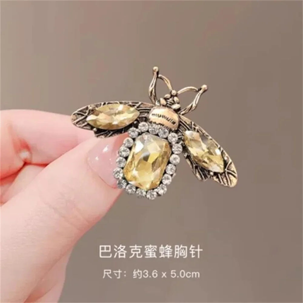 High-end Green Crystal Bee Brooches Laday Luxury Rhinestone Insect Collar Pins Hat Shawl Scarf Decor Fashion Jewelry Gifts