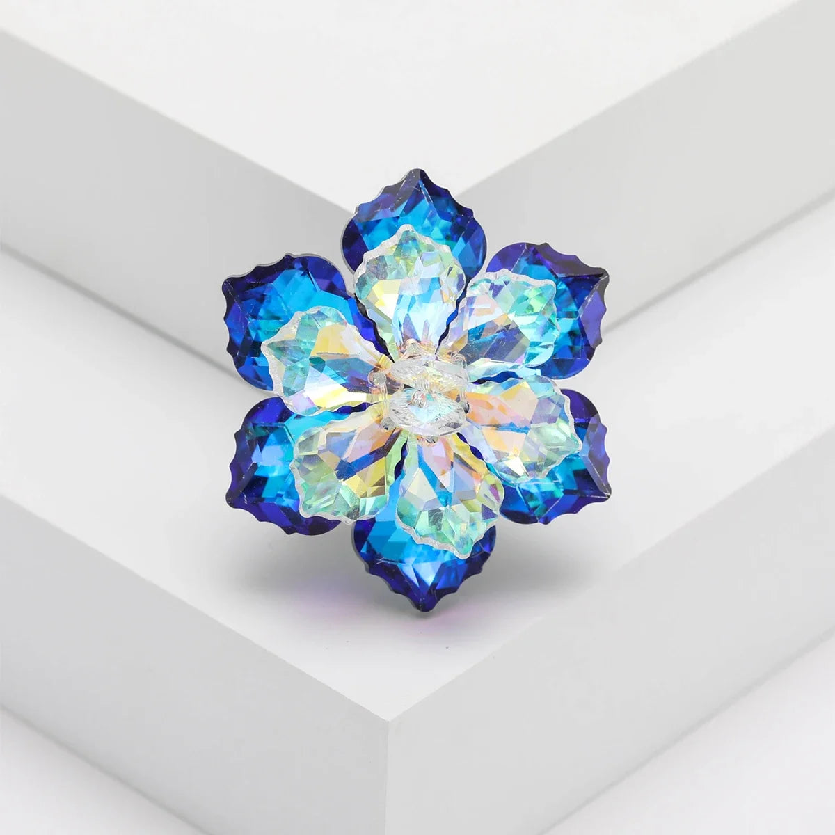 Luxury Sparkling Crystal Flower Brooches for Women Unisex Plant Pins Event Party Backpack Gifts Decoration Clothes Accessories
