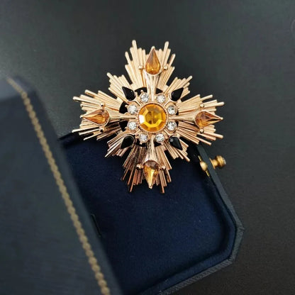 Luxury Vintage Court Cross Brooch Baroque Openwork Shiny Crystal Pearl Pin Men's and Women's Metal Enamel Jewelry Gifts