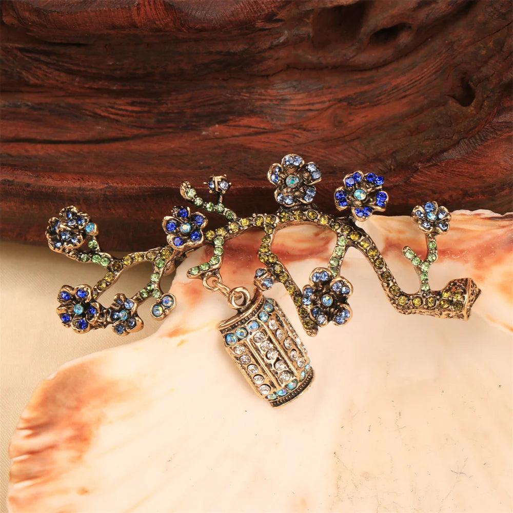 Baroque Luxury Beautiful Lantern Plum Blossom Design Brooch for Men and Women, Jewelry Accessories, Wedding Holiday Party Gift