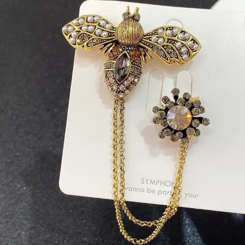 Studded Pearl Shaped Square Brooch Women Palace Style Retro Design Sense Suit Pin Niche Fashion Accessories for Lady Gift