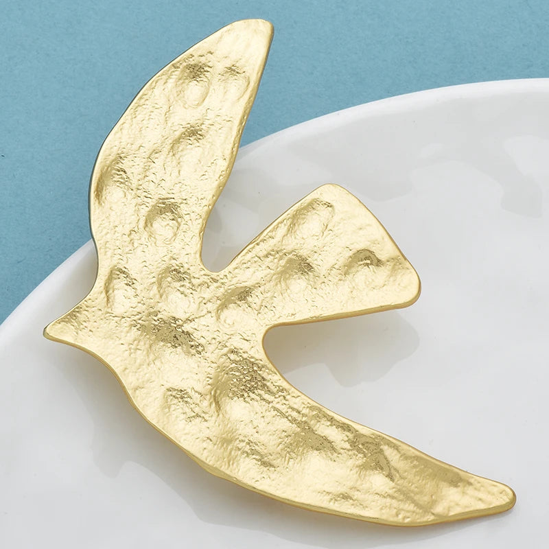 Wuli&baby Big Retro Pigeon Brooches For Women Unisex Simple Design Peaceful Dove Bird Party Casual Brooch Pins Gifts