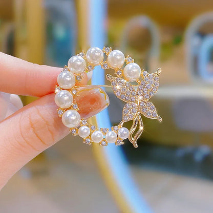 Fashion Crystal Shell Feather Brooch Pins For Women Luxury White Pearl Gold Color Party Wedding Gifts Clothing Accessories 2024